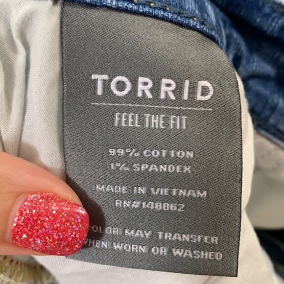 Torrid Crop Boyfriend Straight Vintage Stretch Mid-Rise Jeans - Picture 4 of 9